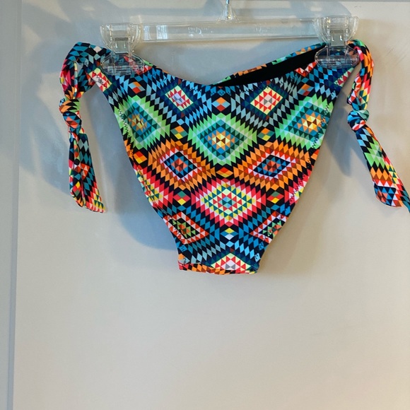 Rae Aztec Adjustable Tie Sides Bikini bottom, size Small - Picture 6 of 8